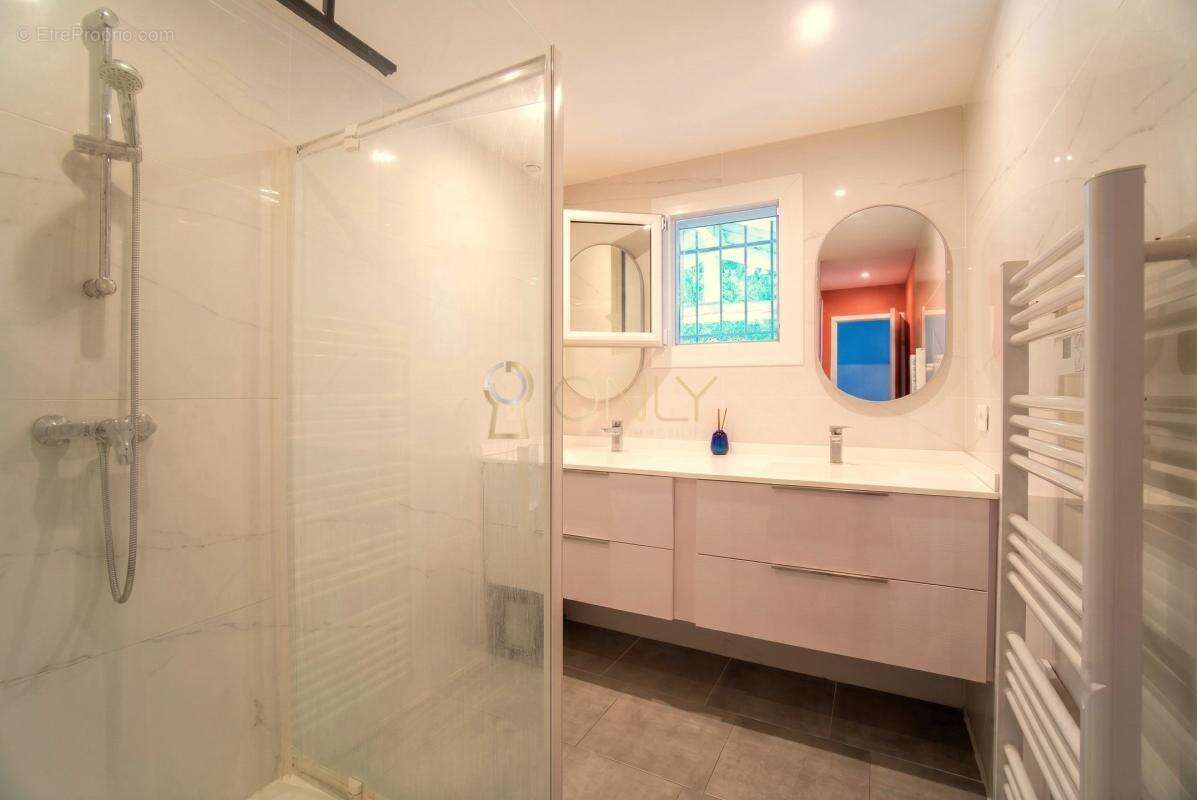 Maison à vendre de 110 m² sur FRANS - sous-sol complet - photo 17