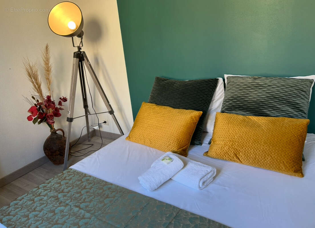 Commerce à MOUSTIERS-SAINTE-MARIE