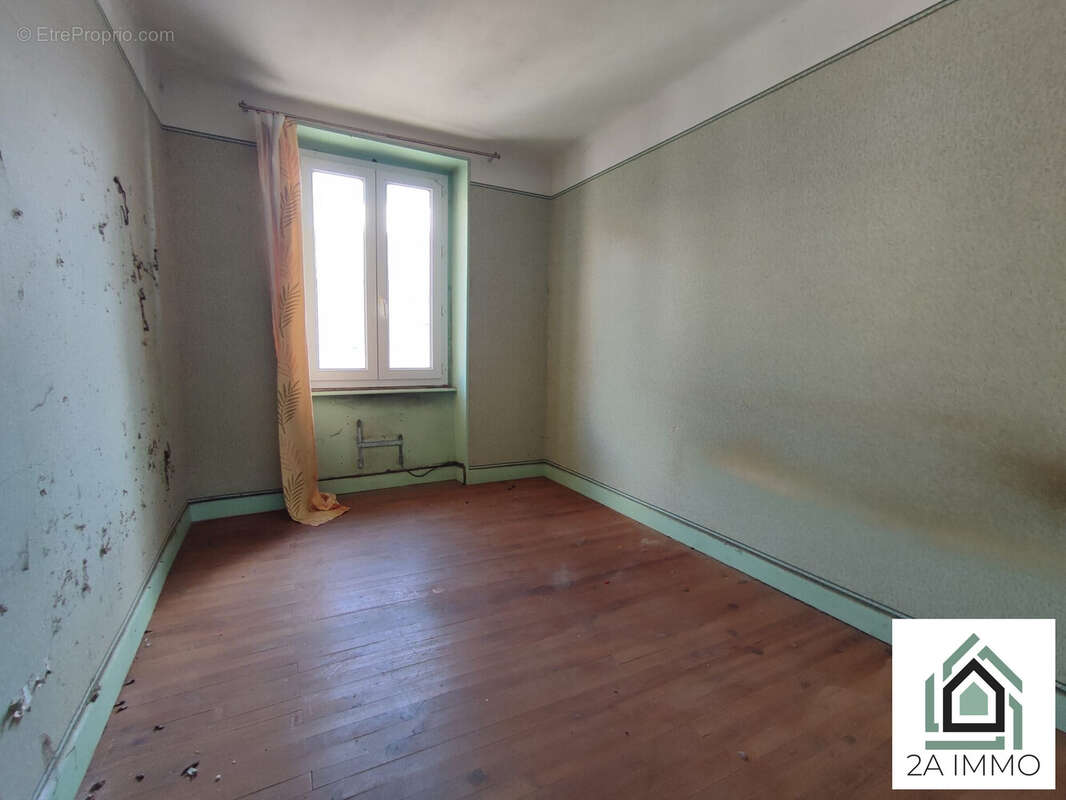 Maison à CHAPDES-BEAUFORT