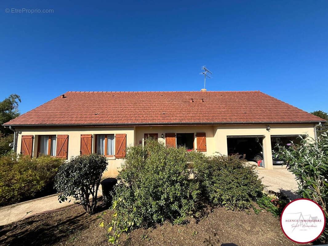 Maison à AINAY-LE-CHATEAU