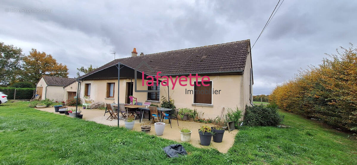 Maison à MOUTIERS-AU-PERCHE