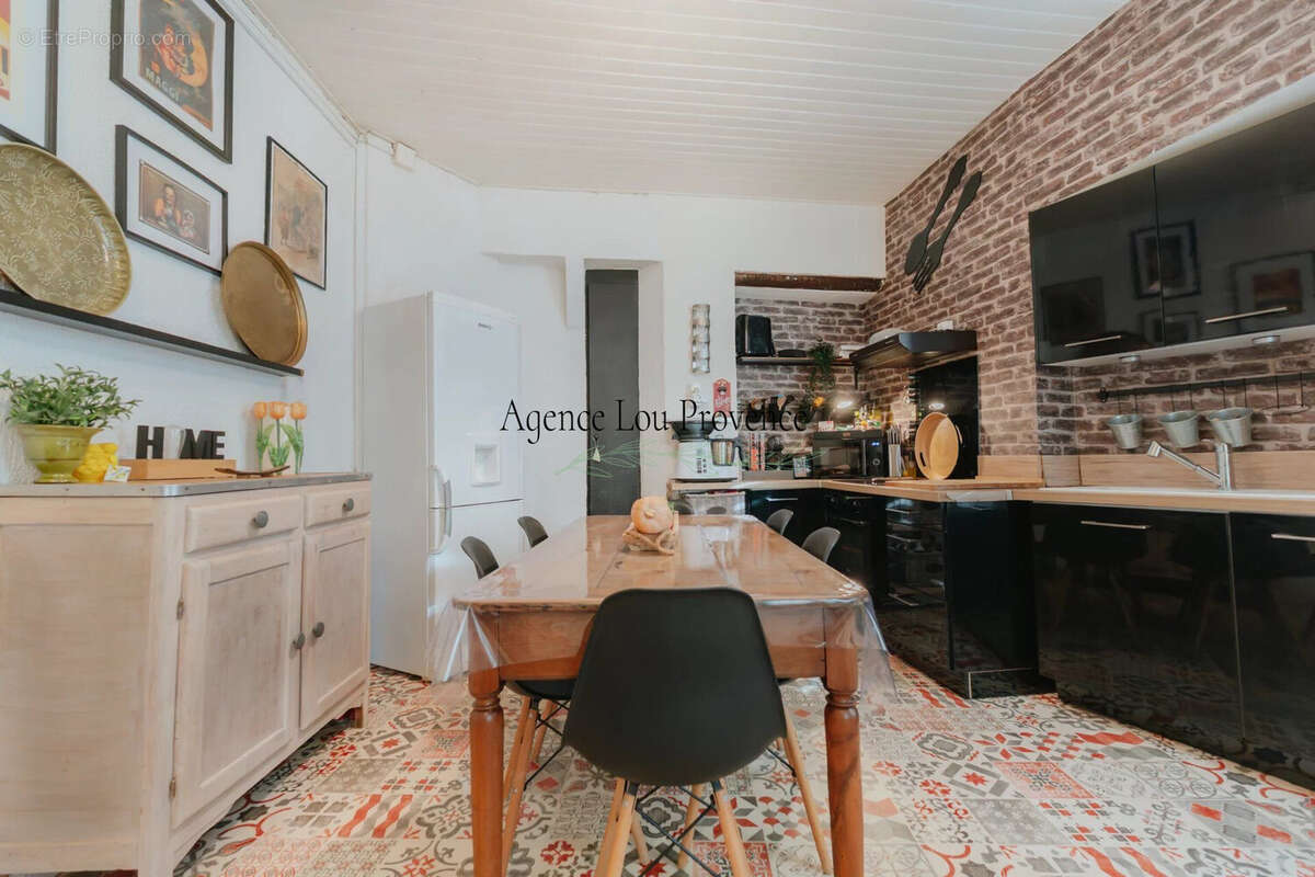 Maison 76 m² à Eyguieres  - photo 9