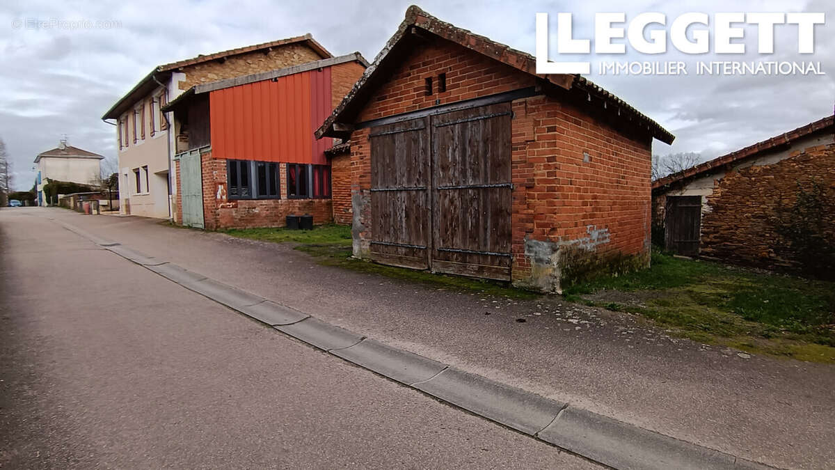 Maison à CHAILLAC-SUR-VIENNE