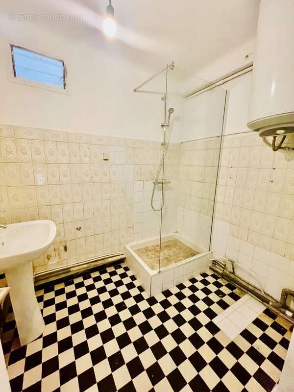 Appartement à MARSEILLE-5E