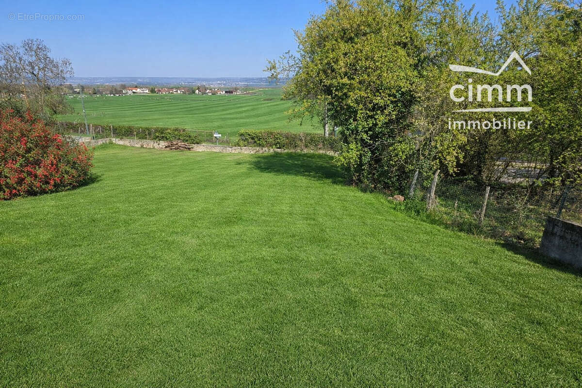Terrain à SAINT-SIMEON-DE-BRESSIEUX