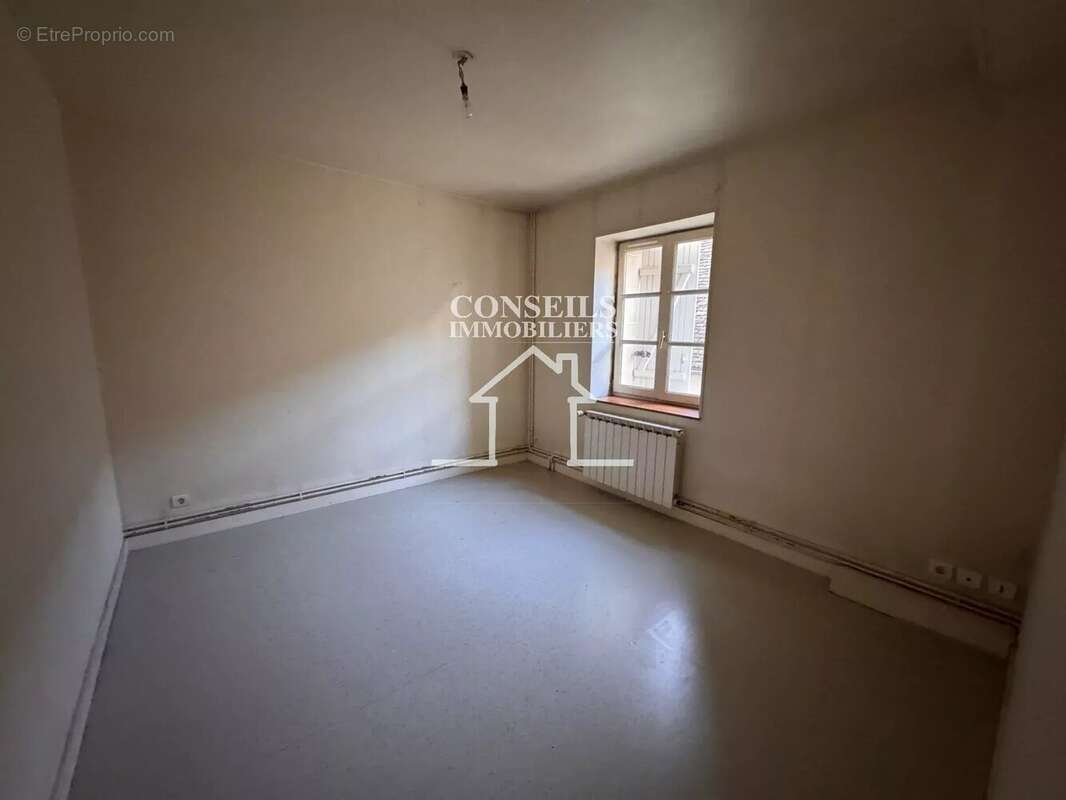 Maison à VILLENEUVE-SUR-YONNE