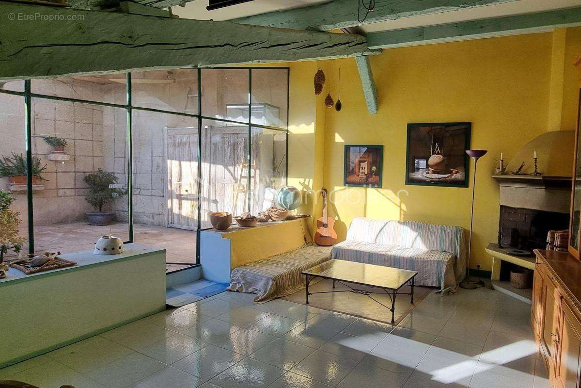 Maison à VIC-LA-GARDIOLE