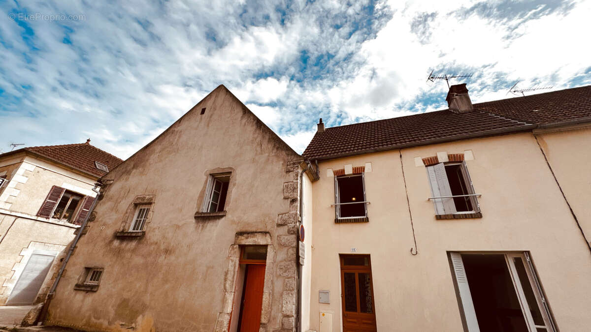 Maison à MAILLY-LE-CHATEAU