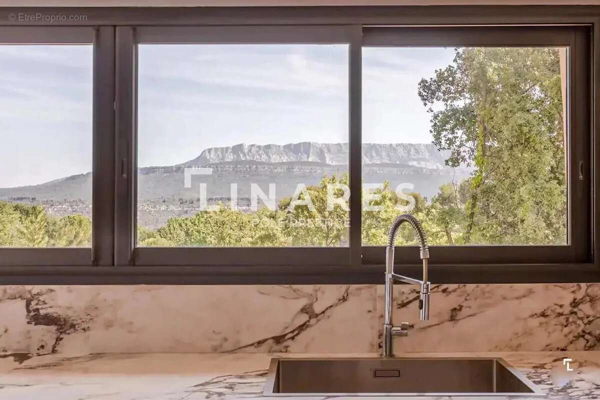 DESIGN & VIEW - Villa T7 de 250m2 - Vue Sainte Victoire - Terrain 2470m2 - Piscine - 13710 FUVEAU - photo 10