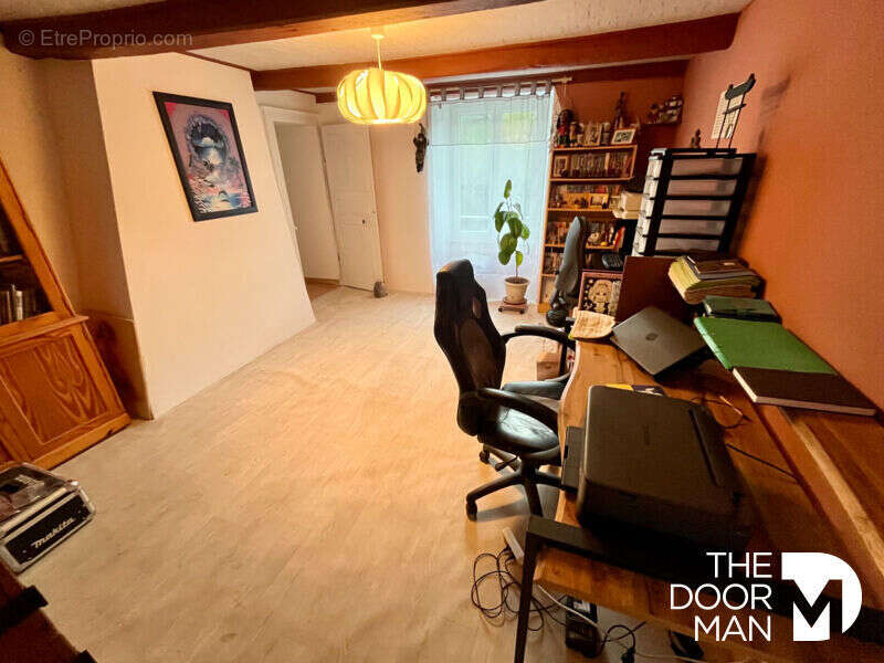 Maison à VESAIGNES-SUR-MARNE