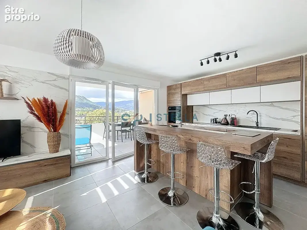 Grand T2 ultra récent avec garage et vue dégagée ! - photo 2