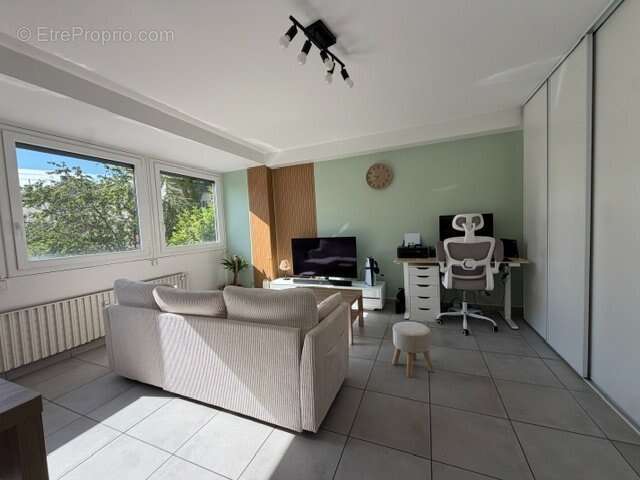 Appartement à ROCHE-LA-MOLIERE