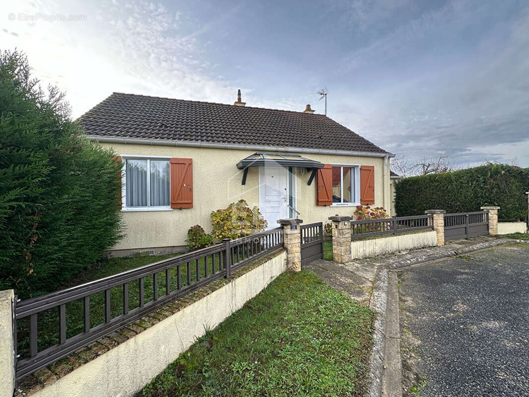 Maison à VILLENEUVE-LA-GUYARD