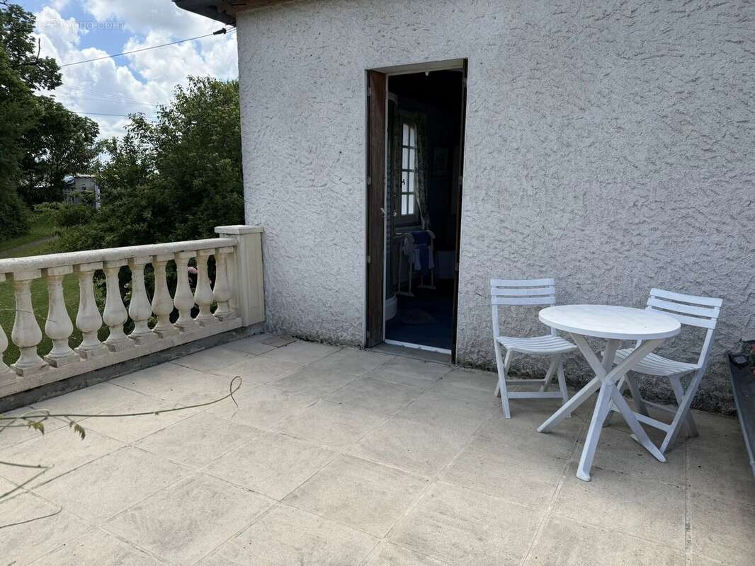 Maison à CHARMANT