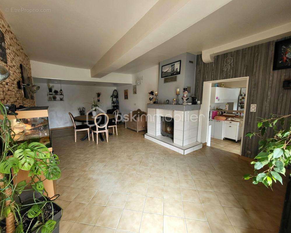 Maison à LA CHAPELLE-SAINT-MESMIN