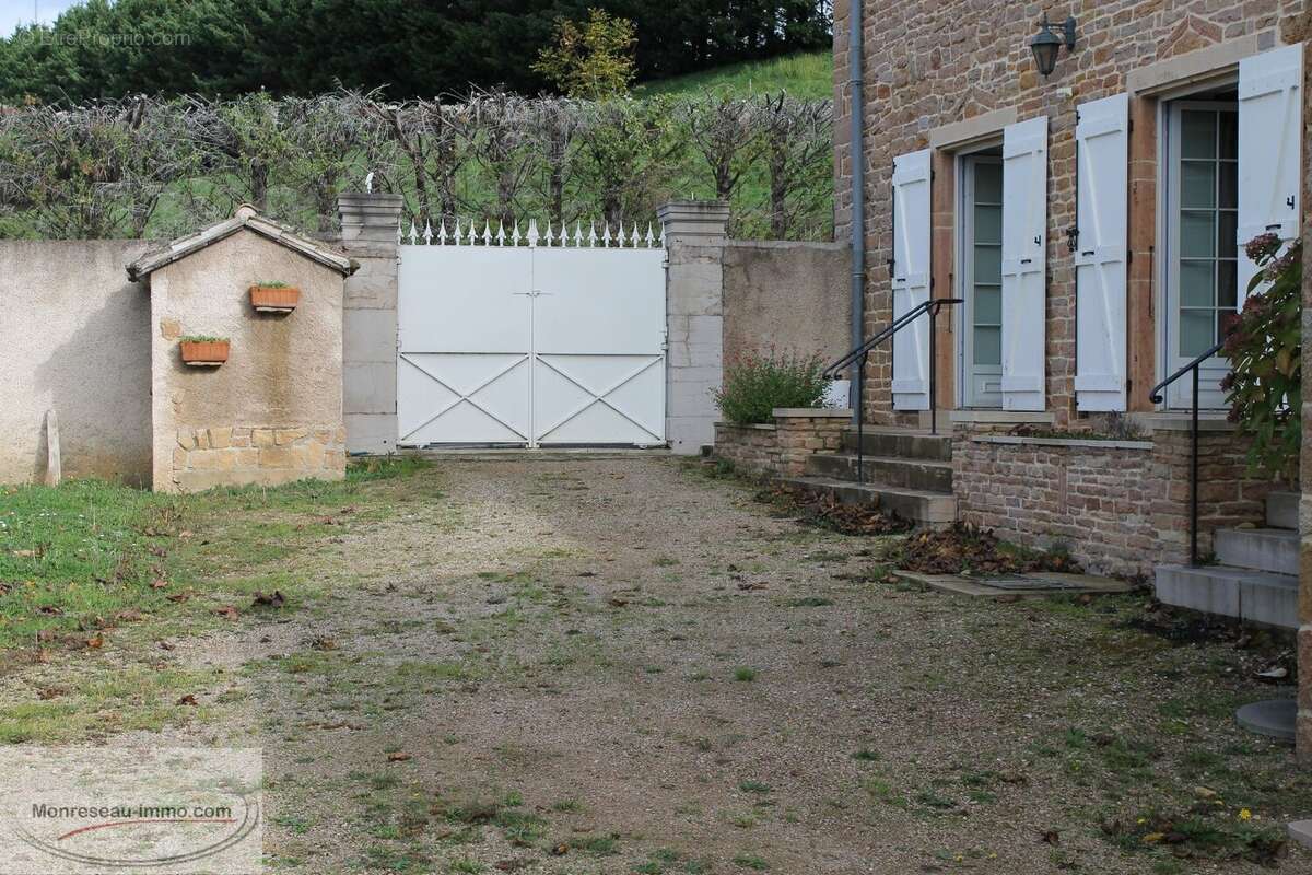 Maison à CHARNAY-LES-MACON
