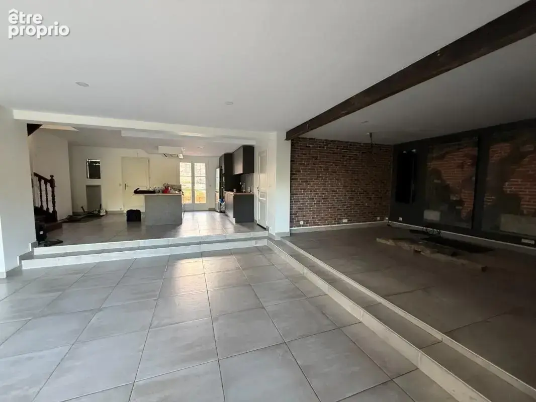 Pontoise – 174 m² habitables et 70 m² de combles : imaginez la suite ! - photo 4