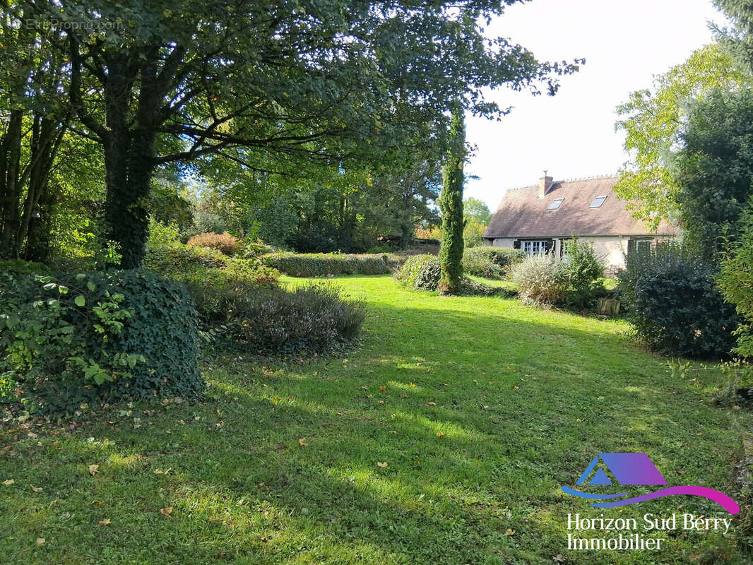 vue du parc sur la maison - Maison à VIGOULANT