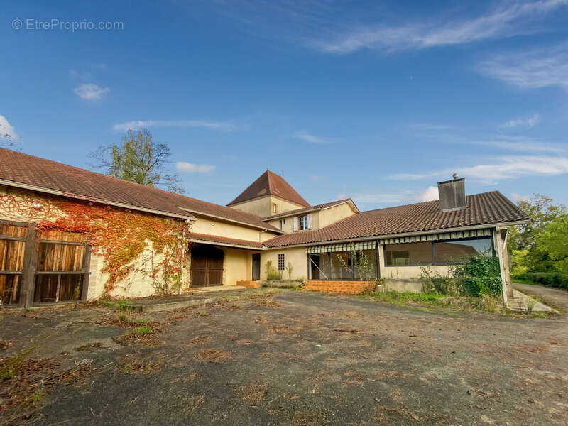 Dpt Gers (32), à vendre Proche de RISCLE château T6 de 327 m² habitables + 580 m² de dépendances attenantes sur 8157 m² de terra - photo 20