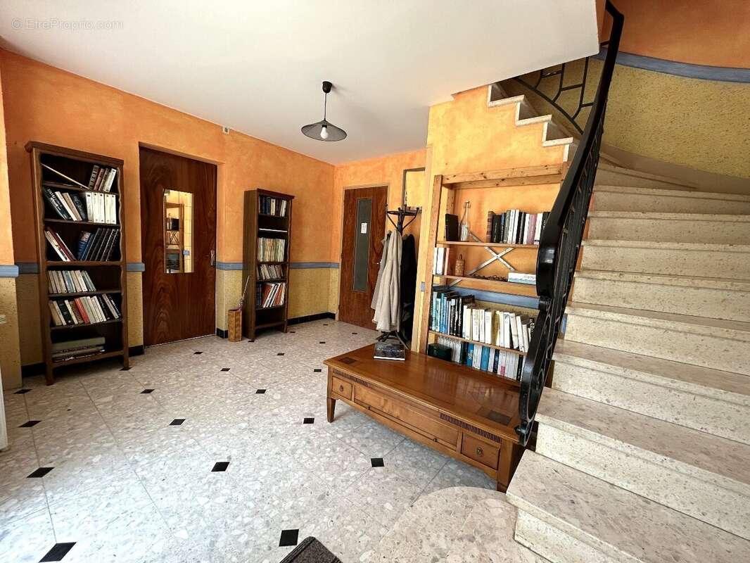 Propriete familiale - 9 chambres - 310 m² + dependances 200m² - photo 6