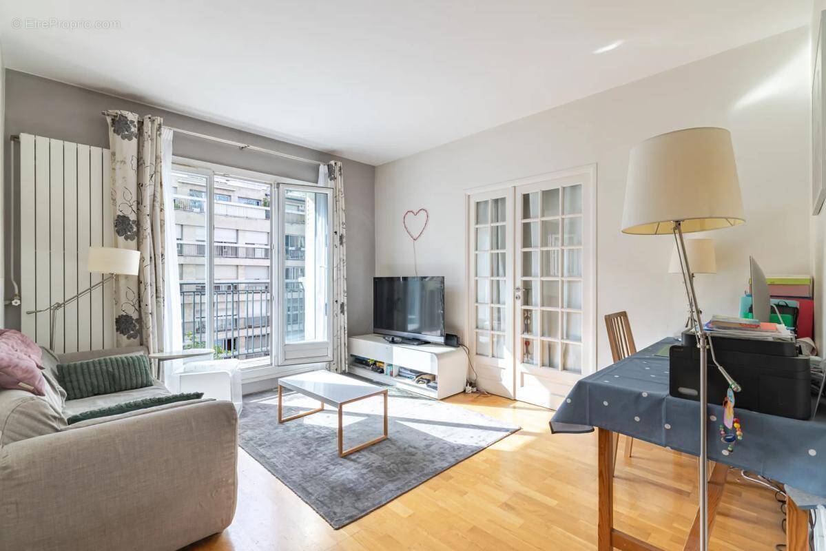 Appartement à PARIS-17E