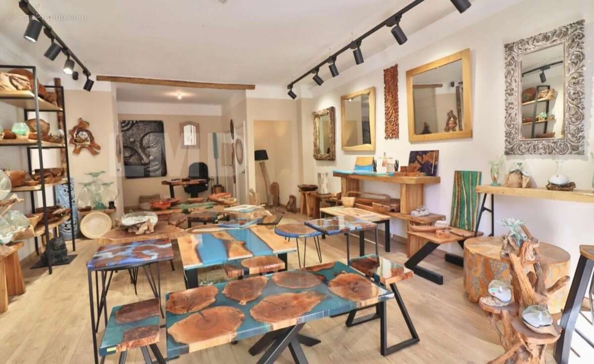 Commerce à COTIGNAC