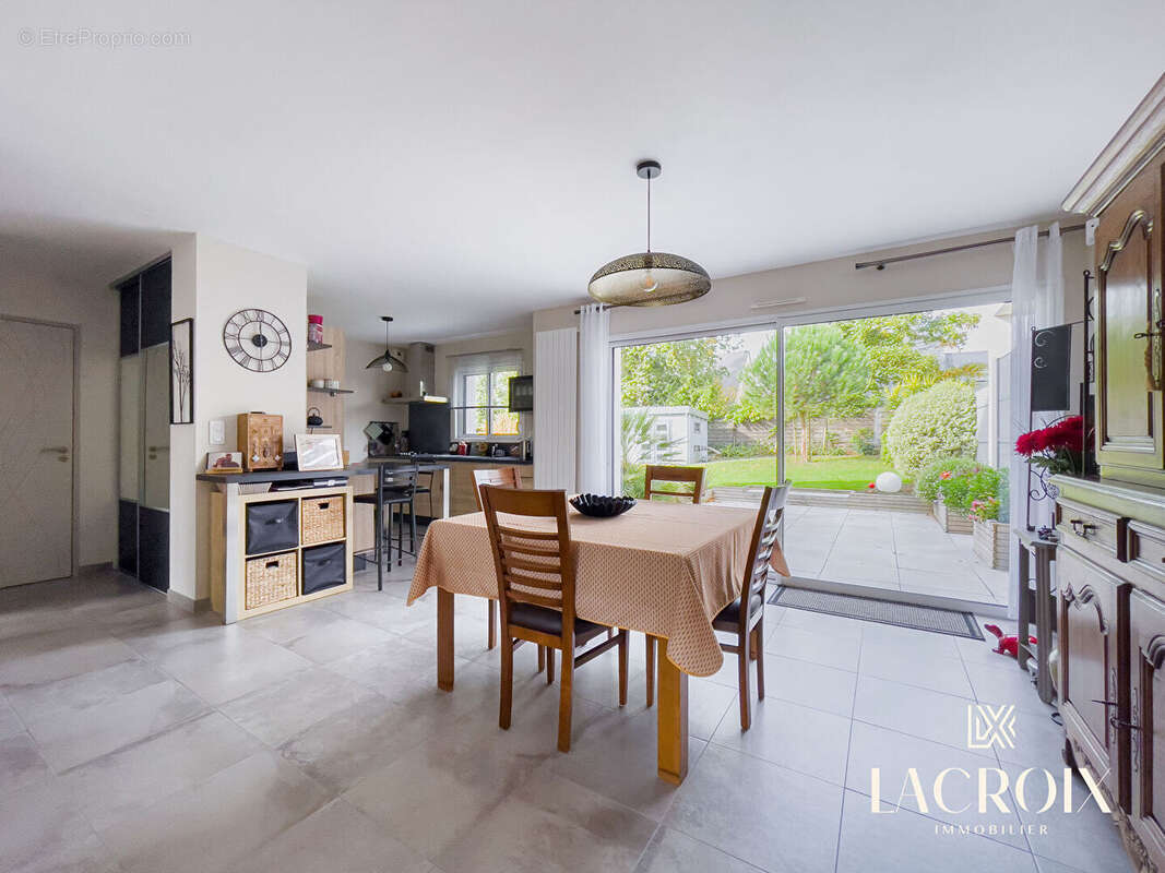 Maison à LA CHAPELLE-DES-FOUGERETZ