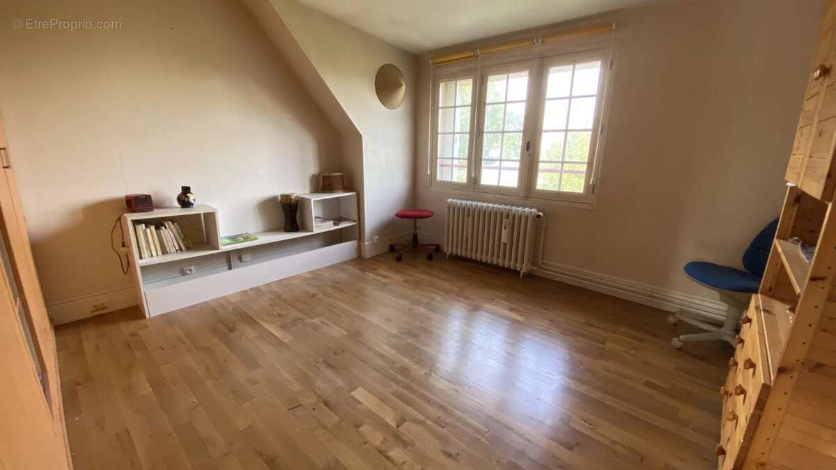 Maison à LES CLAYES-SOUS-BOIS