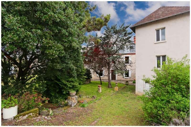 Maison bourgeoise 4 chambres avec combles aménageables et local commercial au coeur de SOUILLAC (46 - photo 2