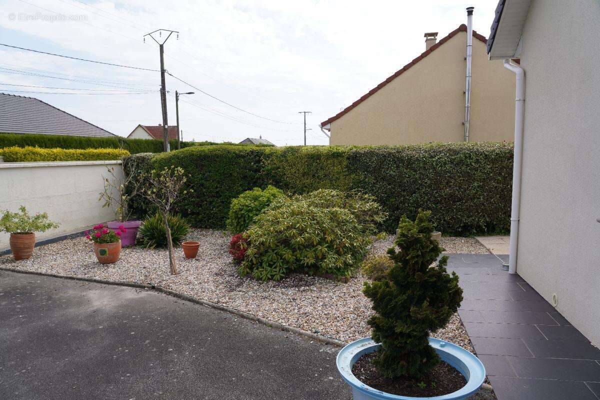 Maison à AVREMESNIL