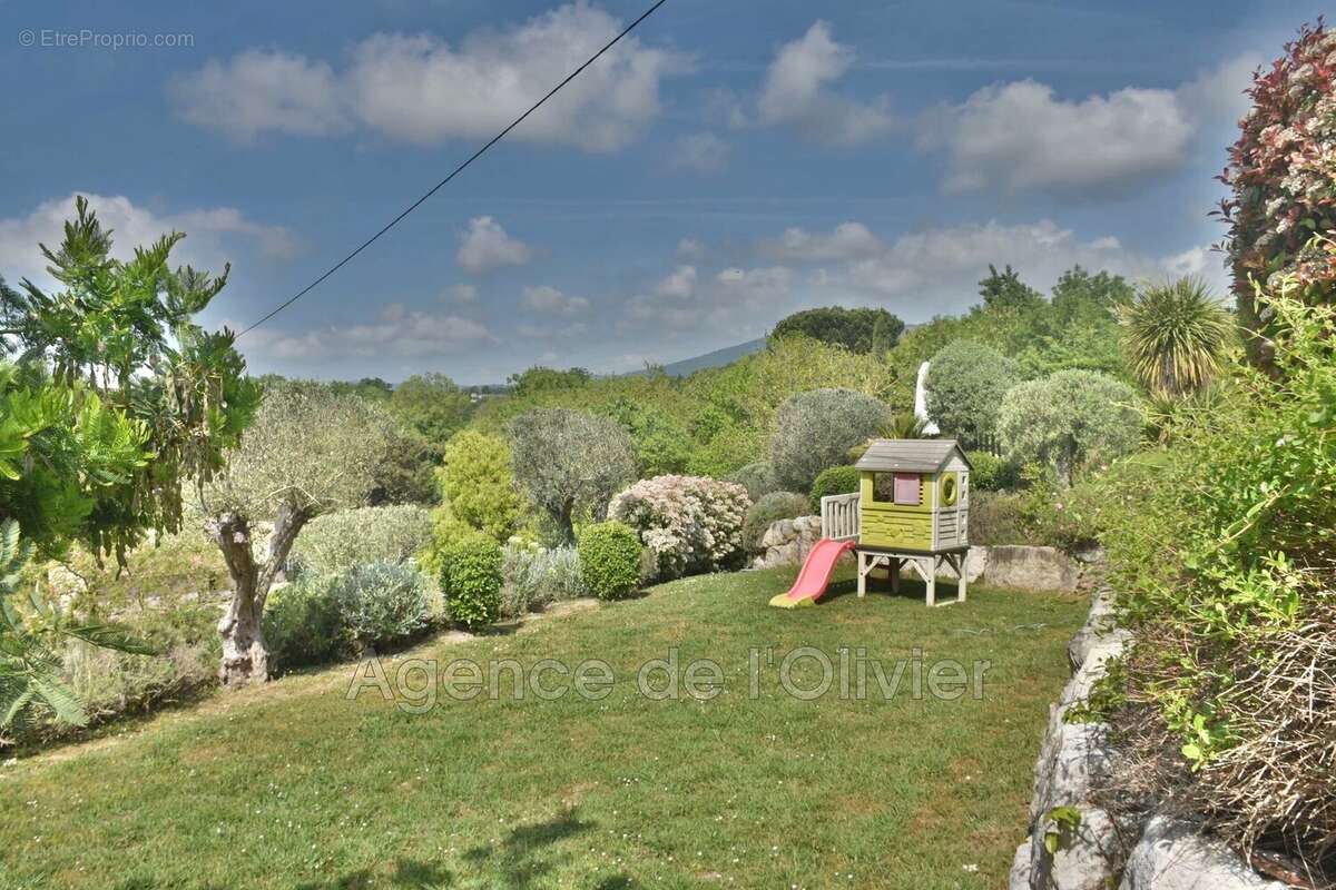 Maison à CHATEAUNEUF-GRASSE