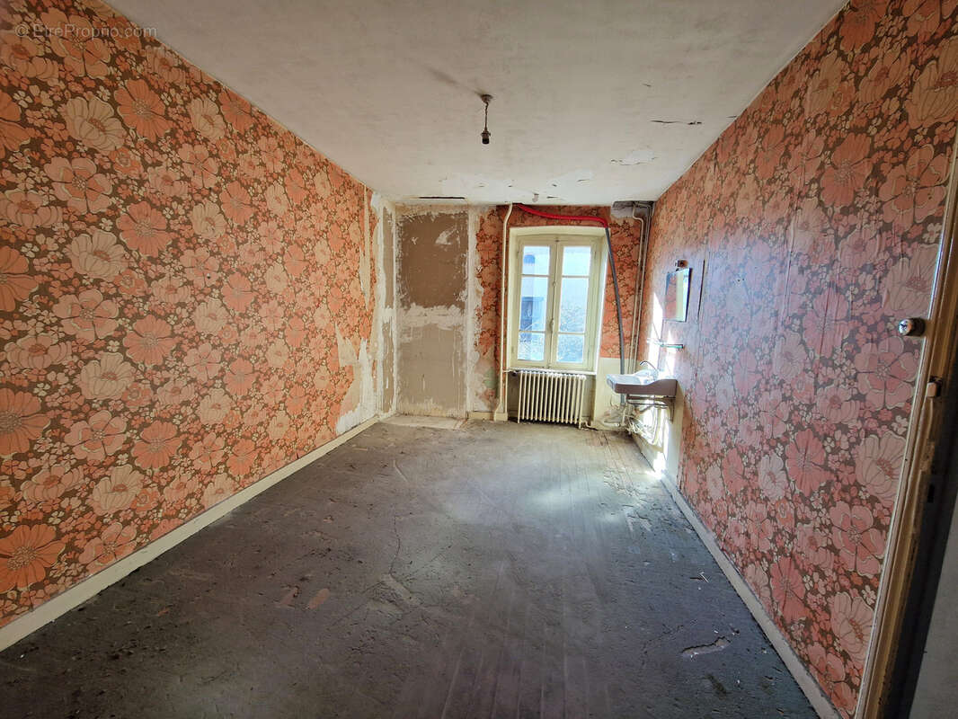 A VENDRE Ancien hôtel à fort potentiel   Emplacement stratégique RN102 - photo 10