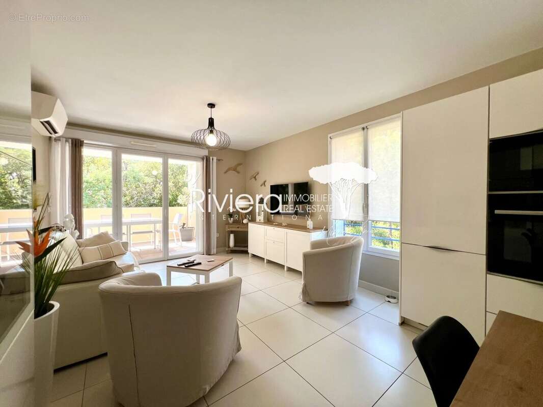 T2 avec terrasse piscine et double garage ! - photo 12