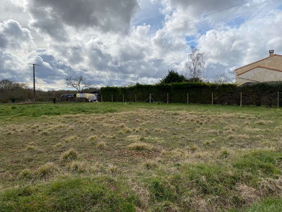Terrain 1386 m² à Tonnay-Boutonne  - photo 3