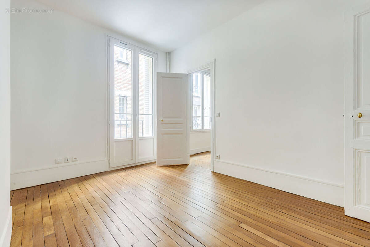 Appartement à PARIS-14E