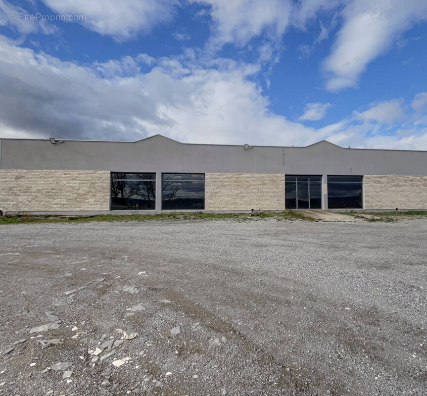 Commerce à SAINT-SERNIN