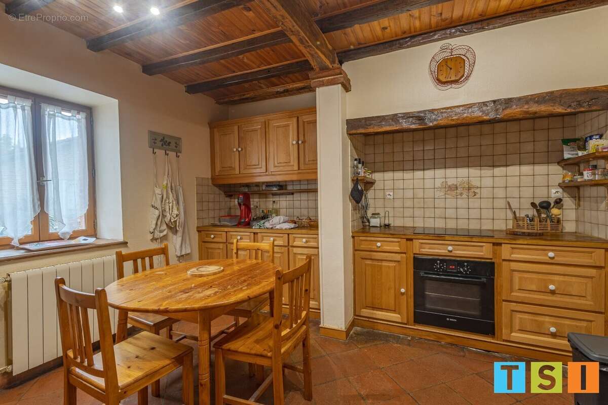 Maison à POUY-DE-TOUGES