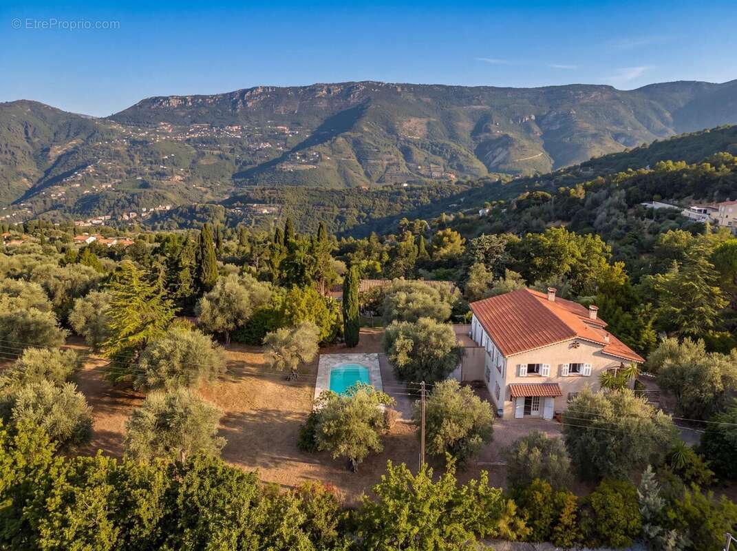 CONTES Maison avec piscine, garage et fort potentiel locatif – calme absolu proche Castellar - photo 2