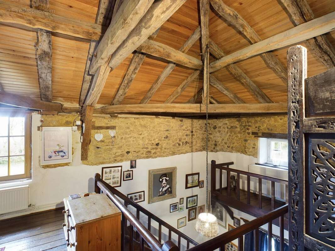 Petite maison en pierre situé dans un hameau - photo 8