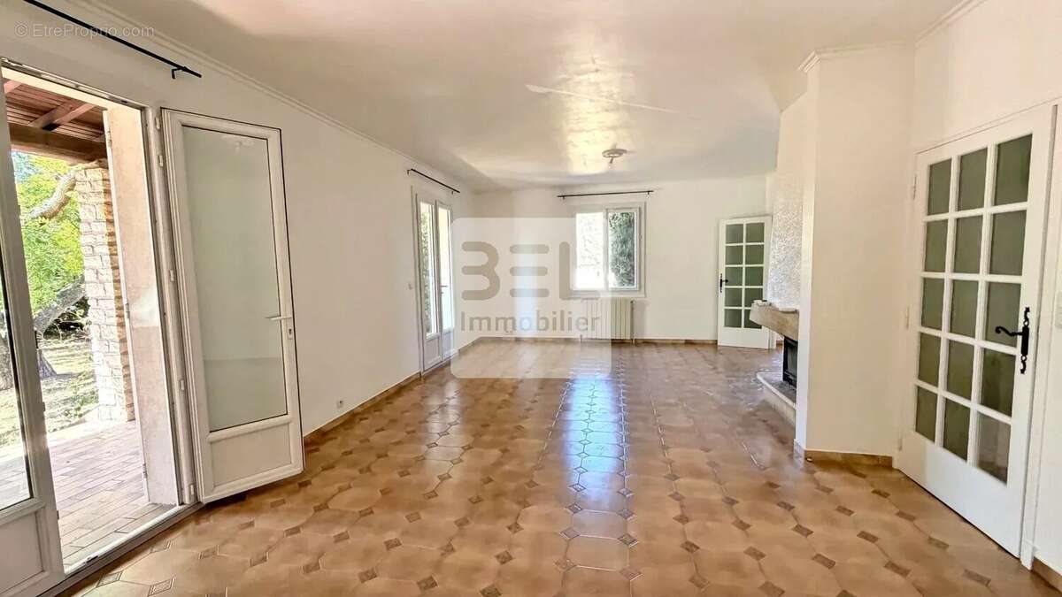 Maison à MORIERES-LES-AVIGNON
