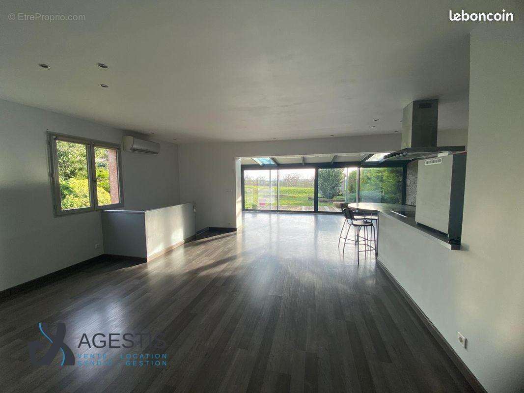   - Maison à DREMIL-LAFAGE