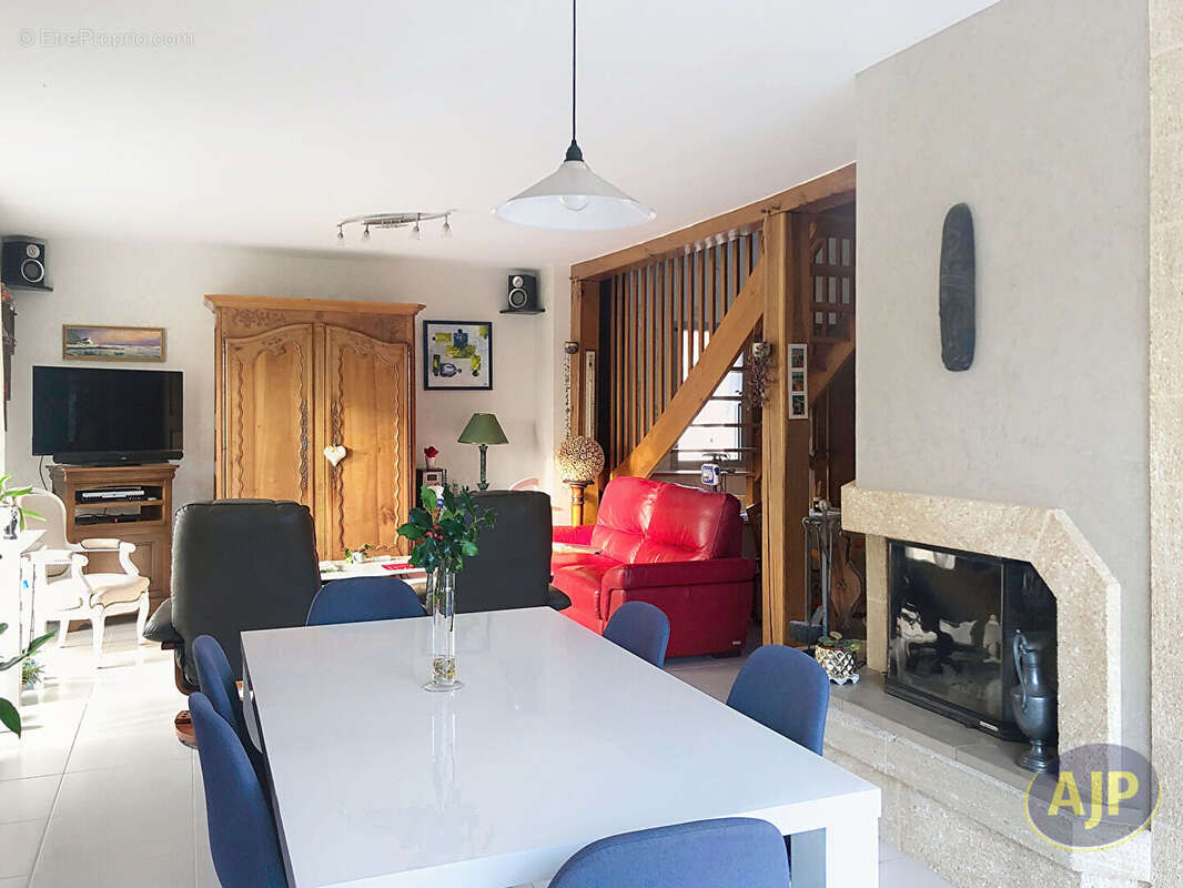 Maison à LA TESSOUALLE