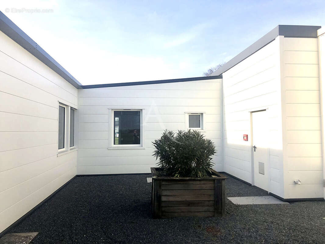 Commerce à MONTAIGU