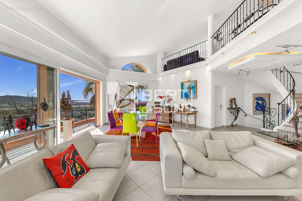 Villa de standing - vue mer et collines - photo 5