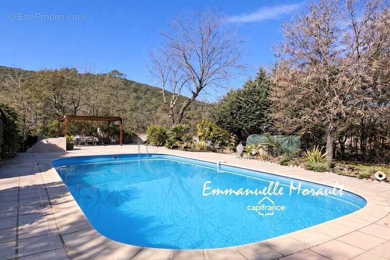 Maison à BAGNOLS-EN-FORET