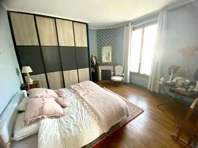 Maison à SAINTE-GENEVIEVE-DES-BOIS