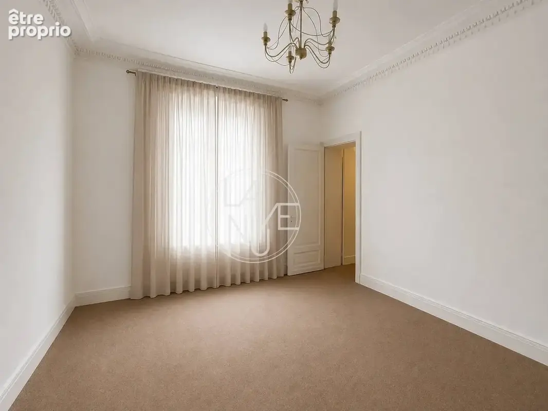 APPARTEMENT / Bureaux pour professions libérales - à rénover - photo 3