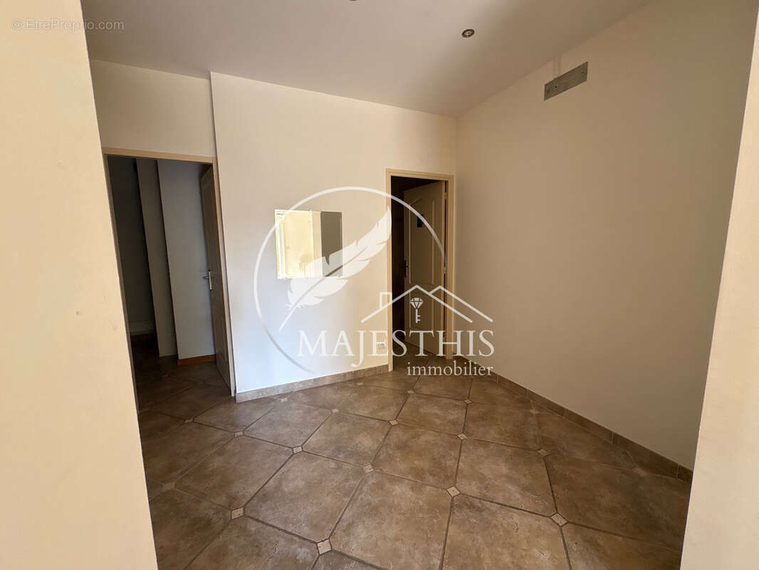 Appartement 69 m2 avec grande terrasse en rez de jardin- centre ville; - photo 5