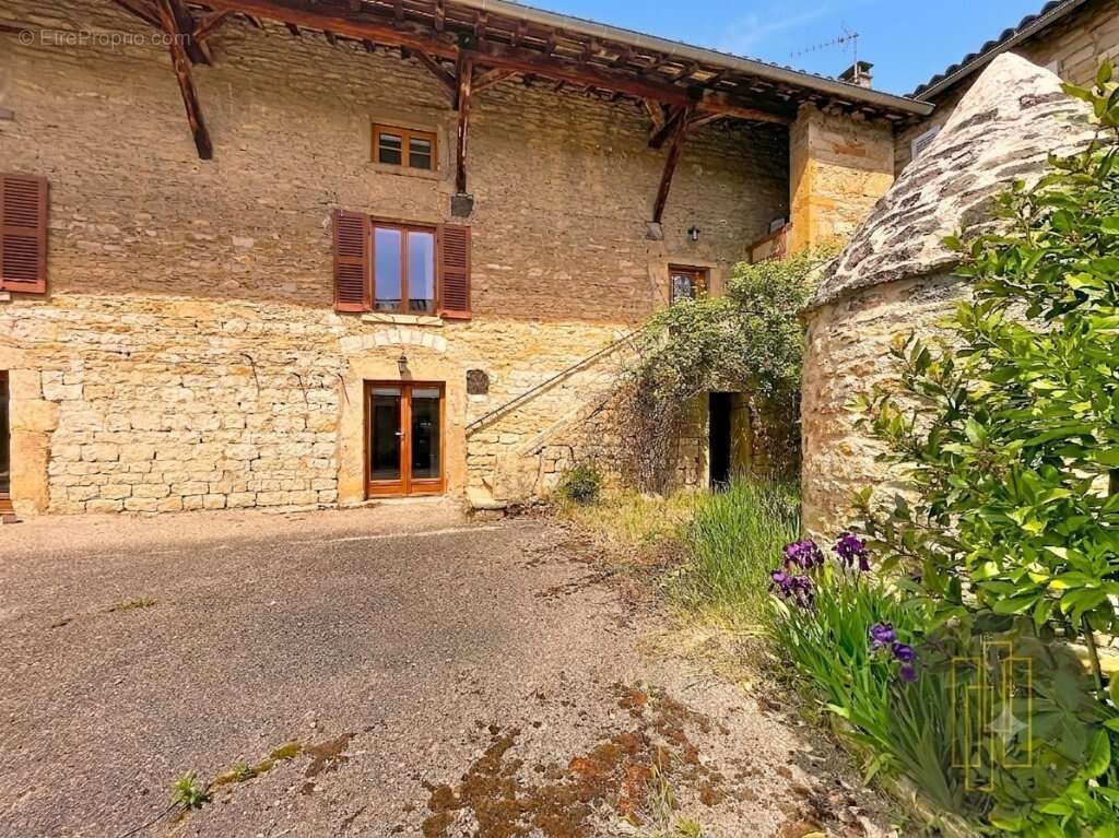 Maison en pierres dorées 3 chambres - photo 9