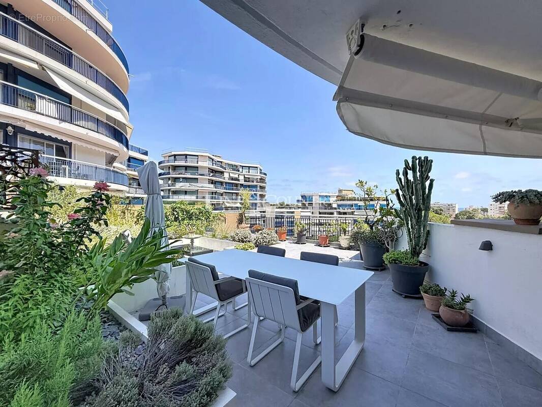 Appartement à MANDELIEU-LA-NAPOULE